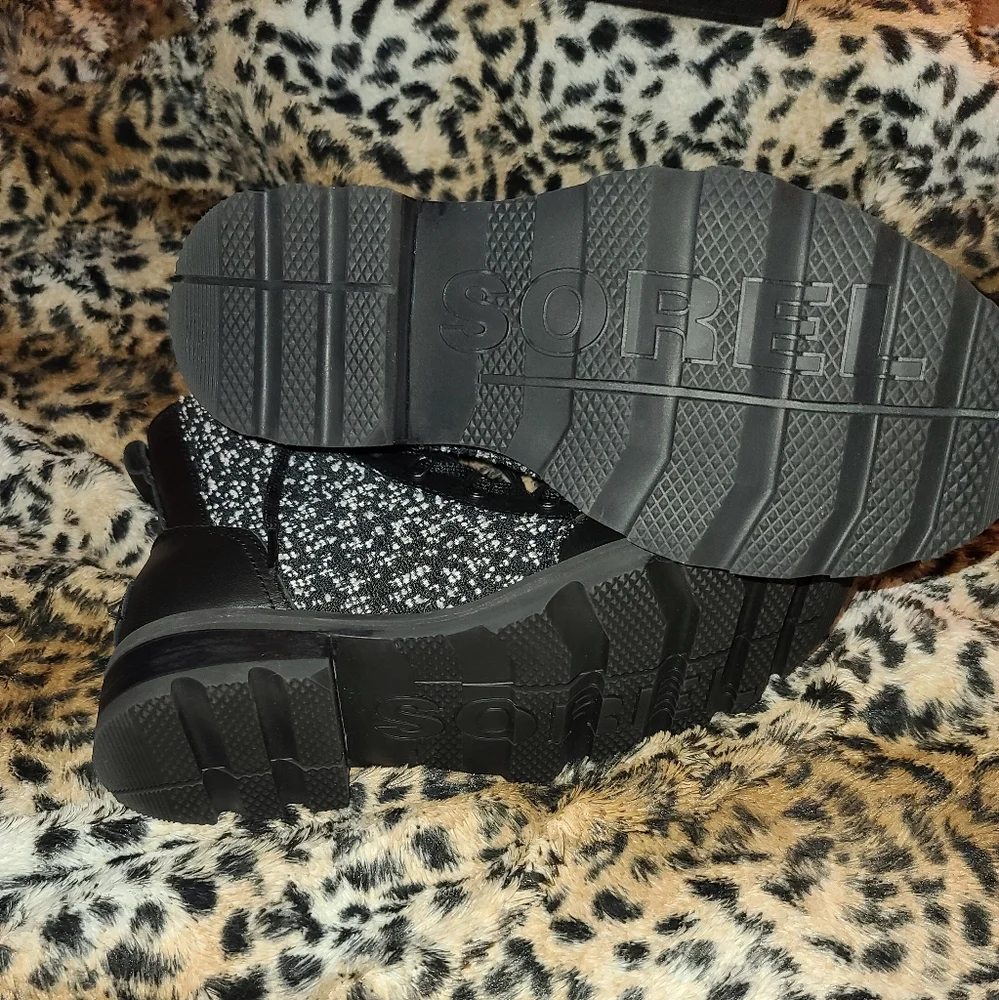 Sorel Boots - Picture 13 of 16